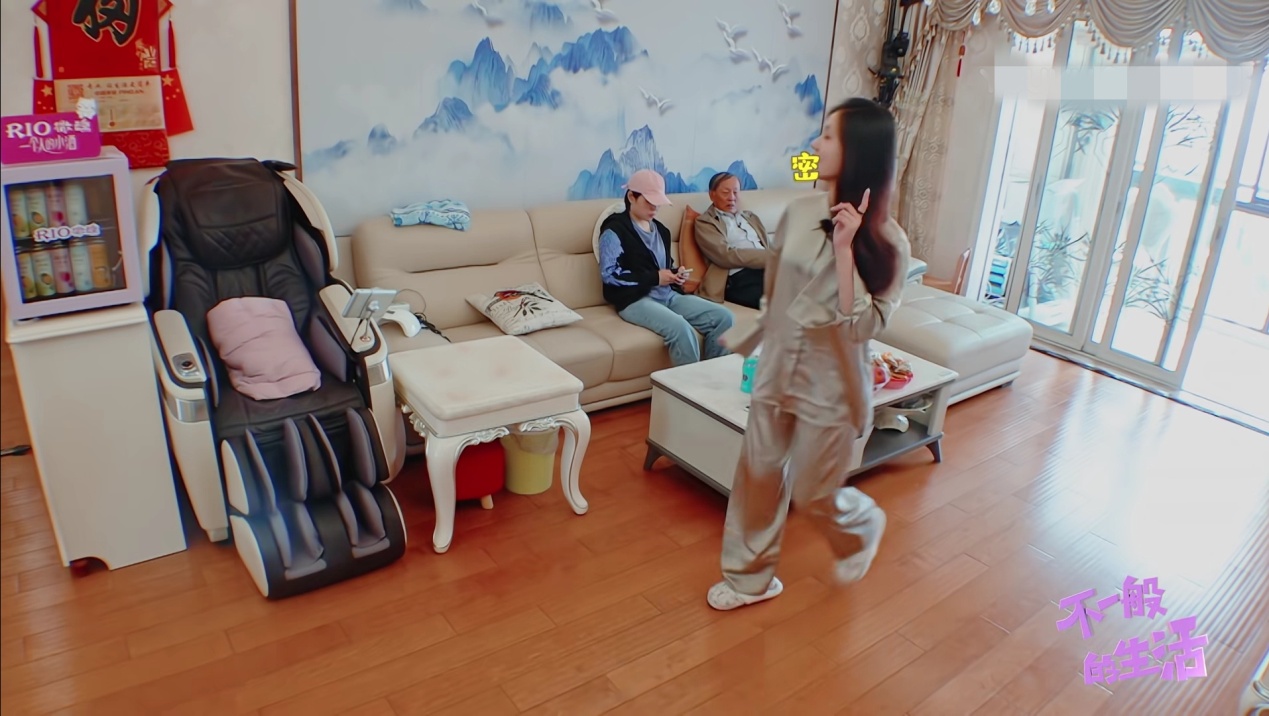 林允爸爸年轻的时候,林允父母综艺节目视频