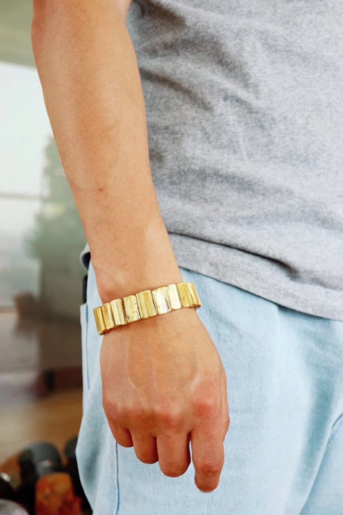 铜发晶和金发晶哪个更贵怎么区分,铜发晶和金发晶一样吗