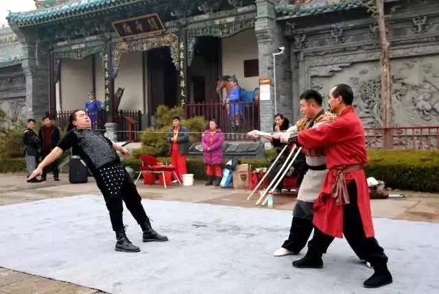 江湖卖药老头绝技,江湖打把式卖艺如何吆喝