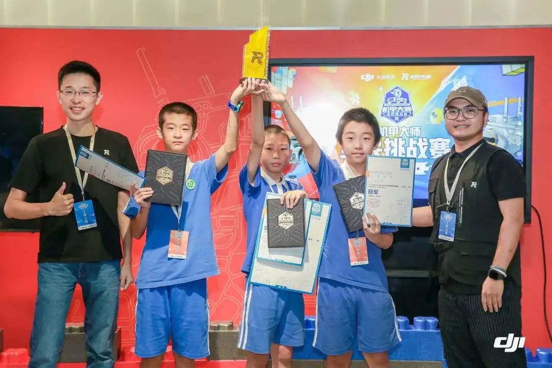 6-12岁小学生编程机器人,编程小学生自己做游戏