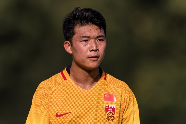 广州队1-4亚泰韦世豪扳平,广州队1比0河北韦世豪