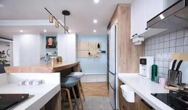 客厅厨房带吧台一体的房子效果图,小户型客厅与卧室吧台隔断