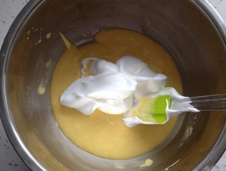 何炅自制双皮奶蛋糕,何炅酸奶蛋糕做法原视频