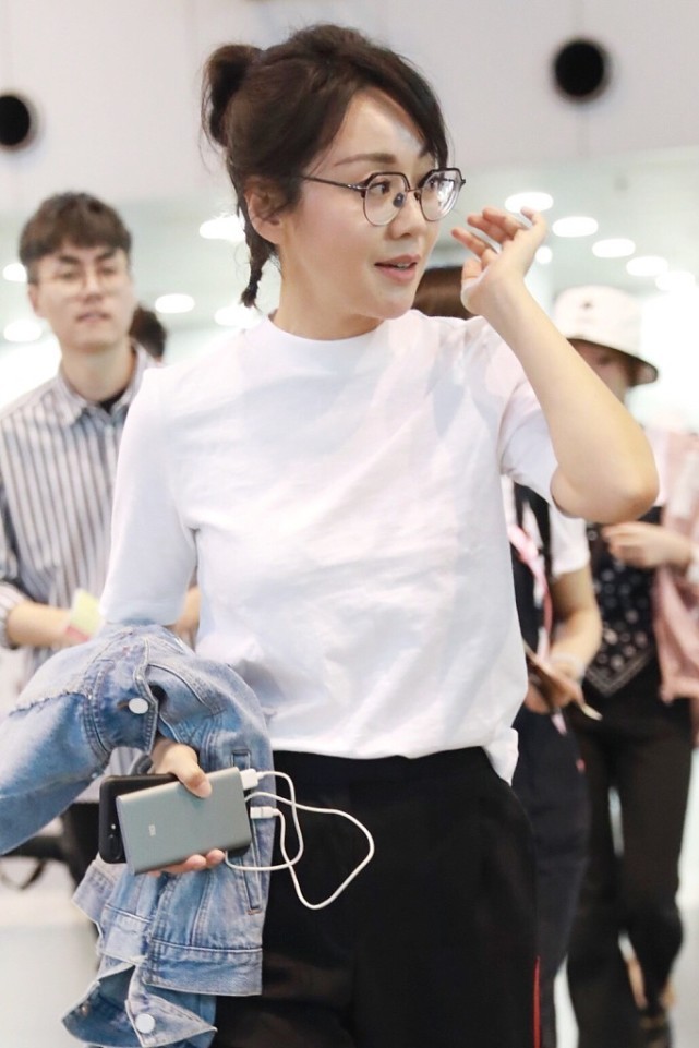 闫妮减龄穿衣搭配,闫妮上衣搭配裤子