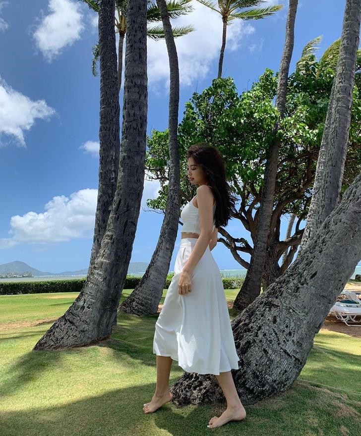 blackpink夏威夷团综穿浴袍,blackpink最新私服穿搭