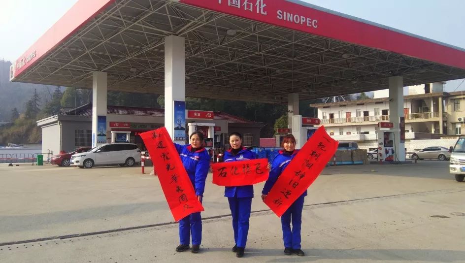 贴春联吉祥话100句,贴春联的精彩瞬间