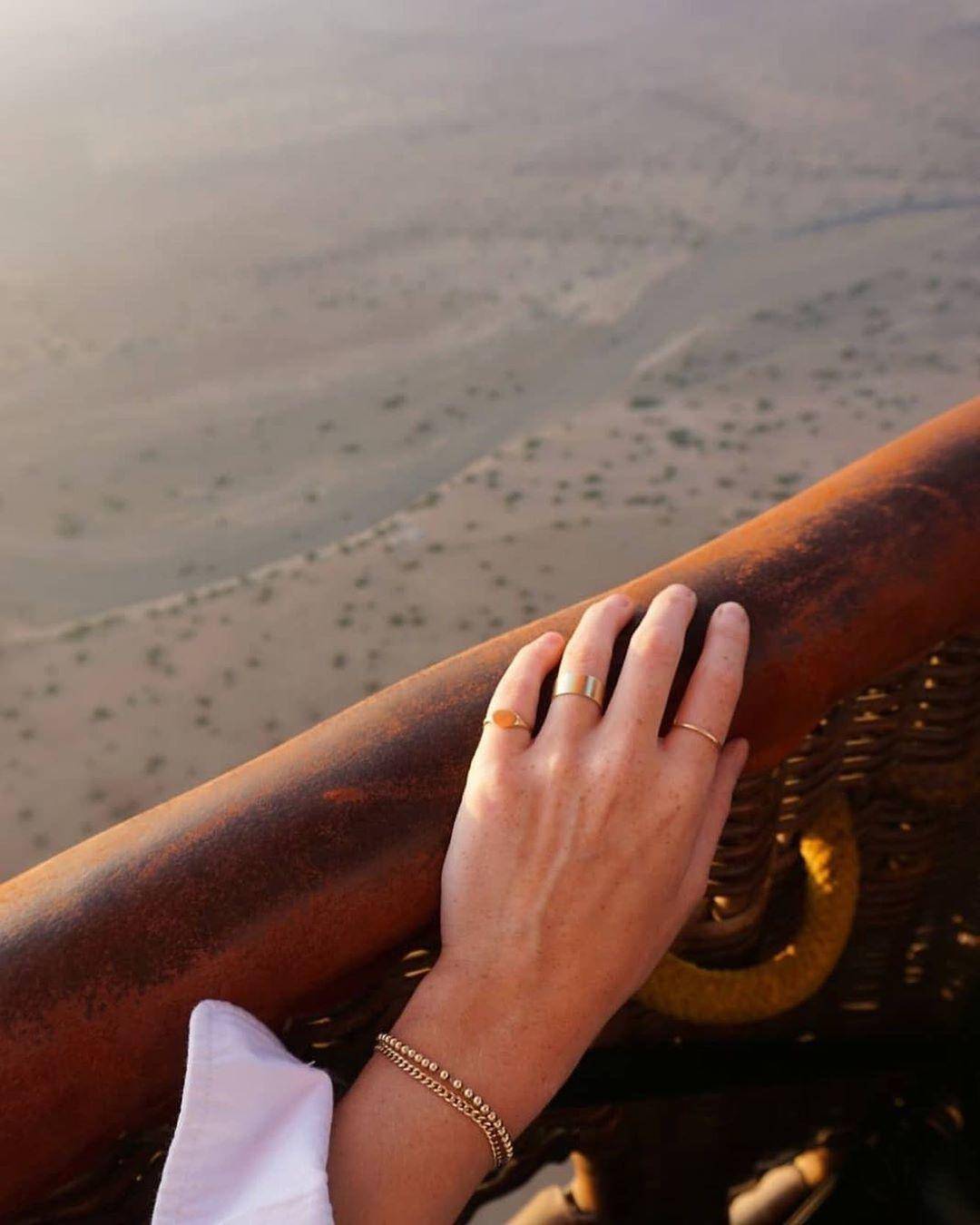 有时候质感就体现在小小的配件上，一件可以陪你穿梭日常的珠宝