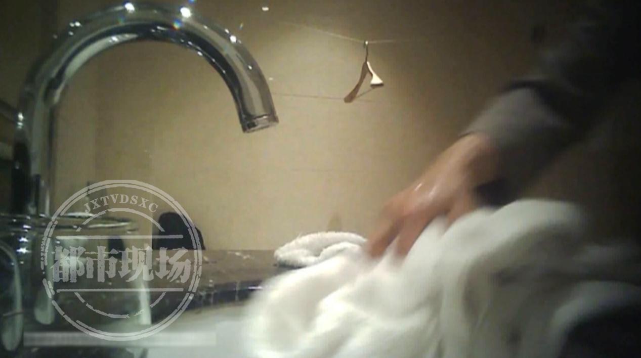 嘉莱特精选酒店：浴巾用来擦马桶，擦完接着擦洗漱台和地面