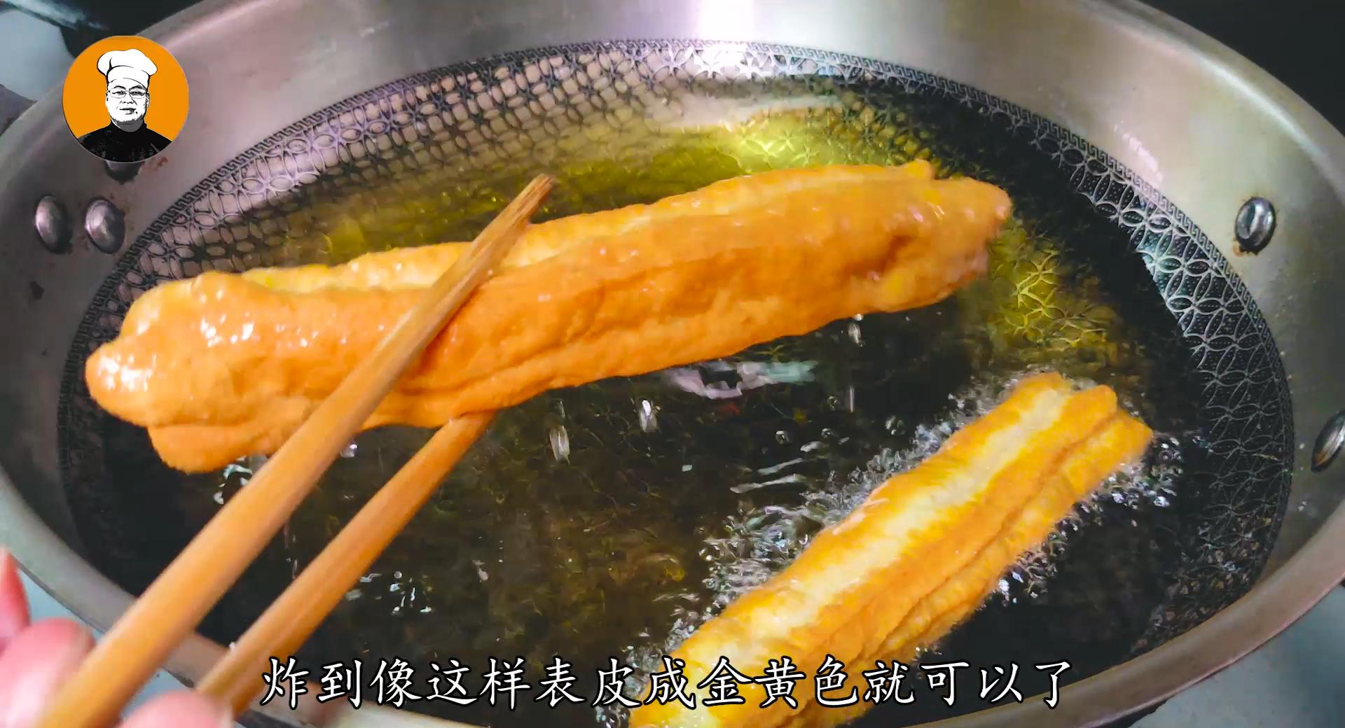 油条家常做法酥脆不硬,油条简单好吃的做法