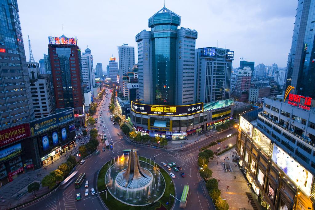 贵阳和昆明哪一个省会城市先进,贵阳与昆明中间哪个城市比较好