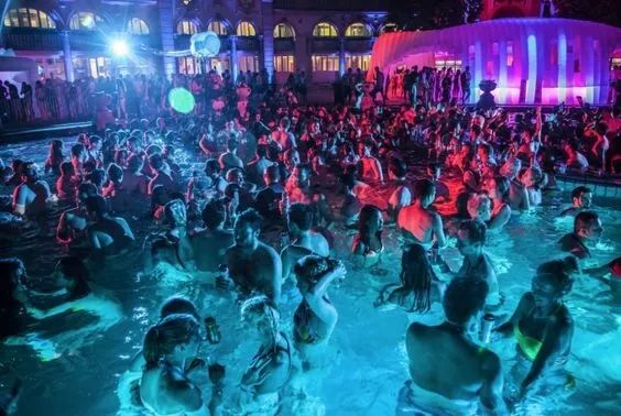 一丝不挂？探索欧洲男女混浴初体验