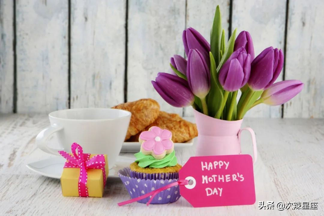致所有妈妈们母亲节快乐,十二星座母亲节给母亲送什么礼物