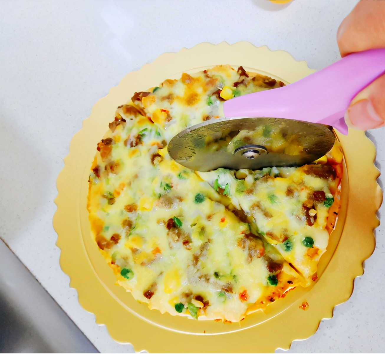 如何用六寸披萨做披萨,用披萨胚子做牛肉披萨