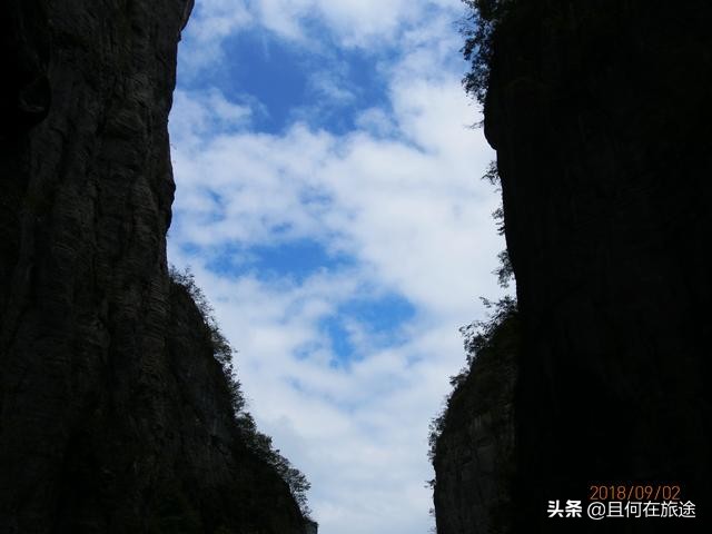 一山分四季十里不同天,一山有四季十里不同天出自哪里