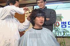 搞笑gif女人结婚前和结婚后的差别,新娘害羞蒙脸搞笑视频