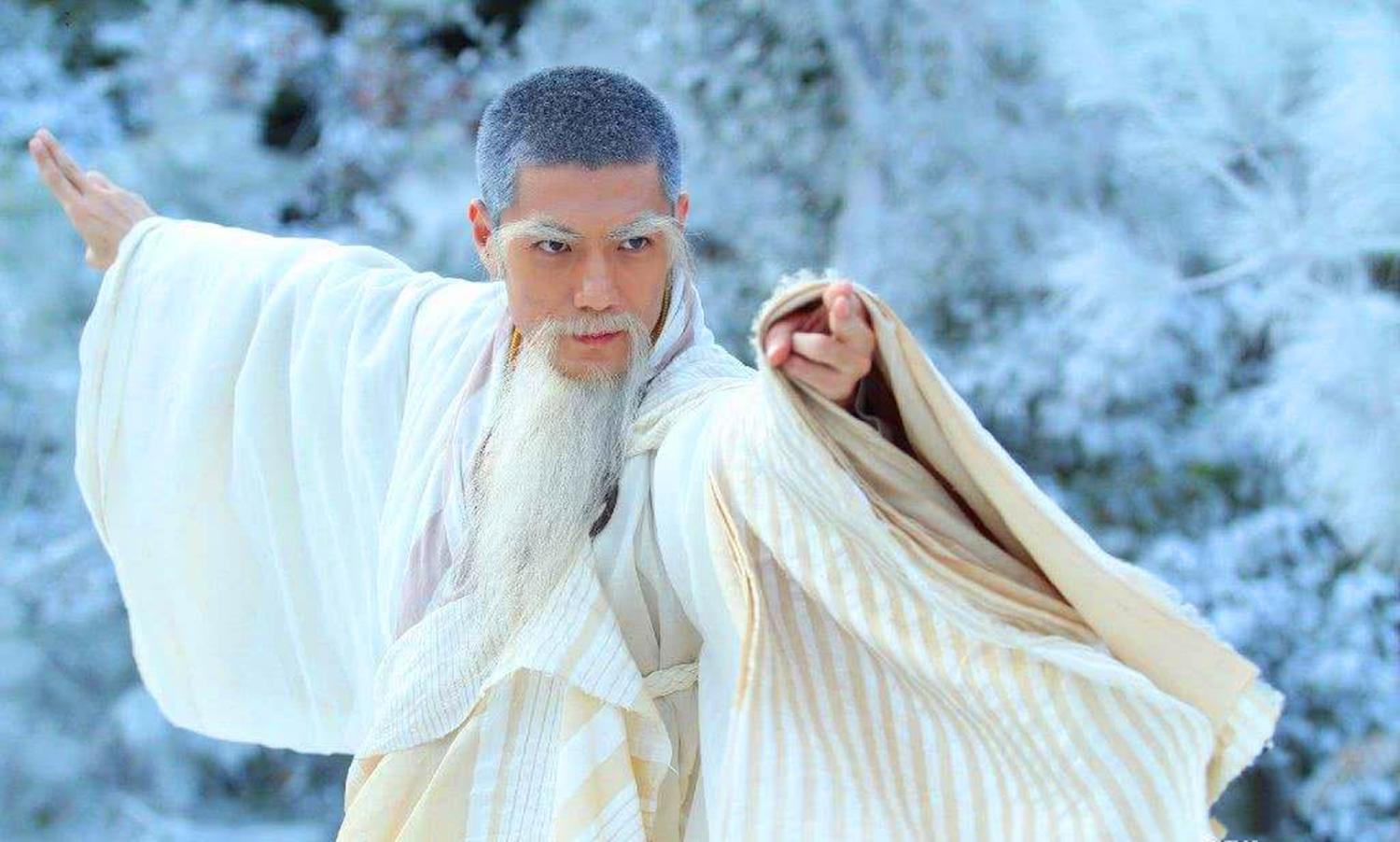 东方不败和天龙八部的关系,东方不败用过葵花宝典吗