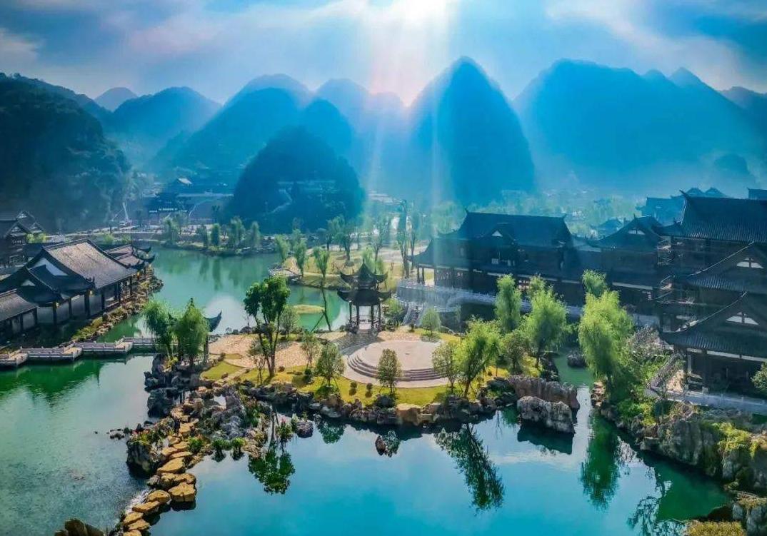 瀑布大小七孔西江千户苗寨,千户苗寨和小七孔和黄果树瀑布