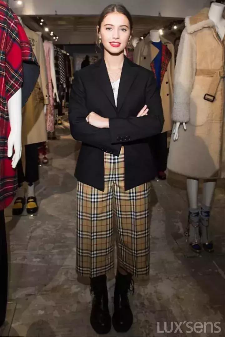 宝格丽和易烊千玺的杂志,易烊千玺代言宝格丽全球香氛系列