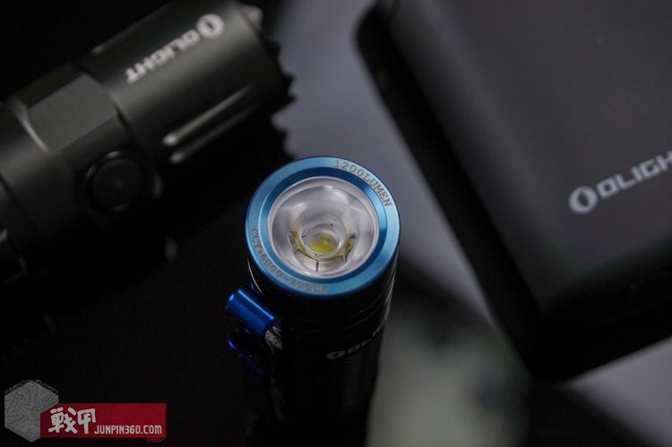 开启无线充电时代，OLIGHTBaton3手电尊享版