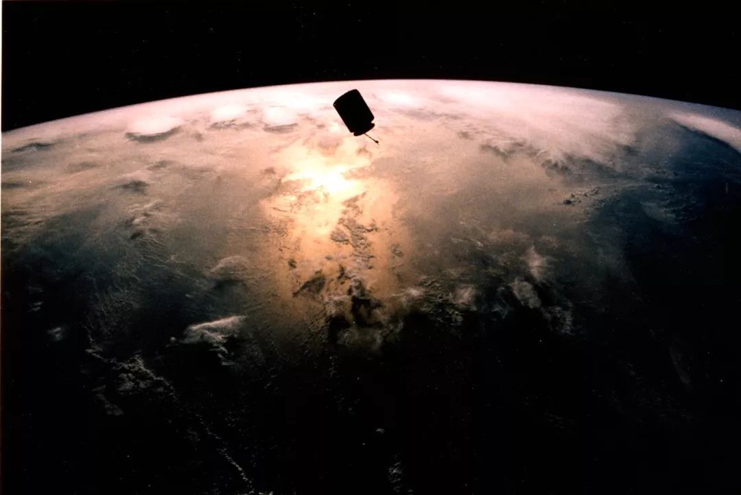 太空徒手抓卫星？玩命的宇航员到底在干什么？