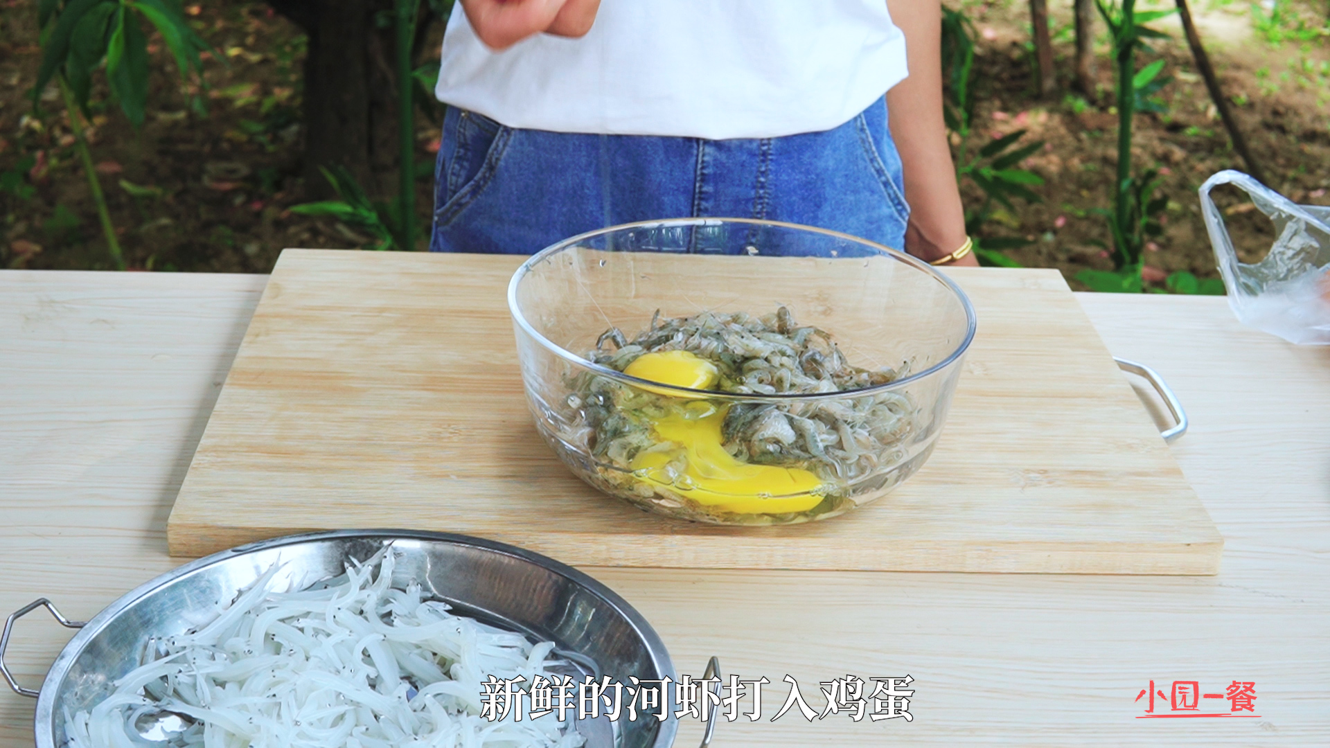 淅川县特点美食炸河虾银鱼,油炸小鱼虾怎么做好吃