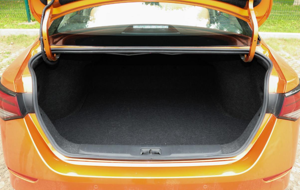 全新轩逸对比新款卡罗拉,2020轩逸和全新卡罗拉