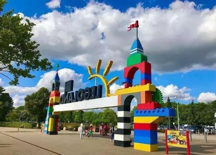 放假了和你爱的人去一次游乐场,一定要和自己爱的人去一次游乐场