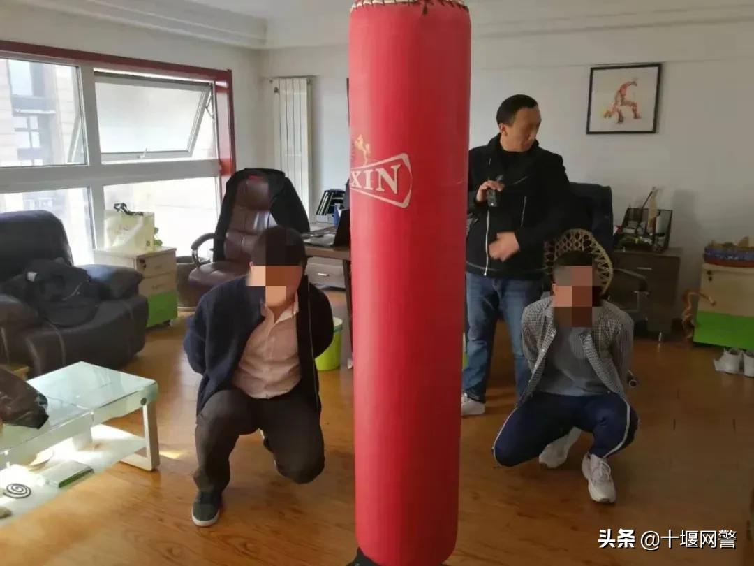 为什么微信啥也没做却被限制功能,显示微信使用外挂是什么情况