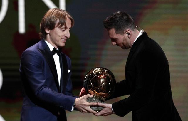 巴萨三连冠冠军颁奖,巴萨三叉戟欧冠夺冠之路