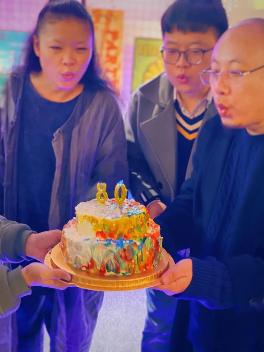 庆川美80周年！美酒、蛋糕，咖啡桌前的艺术集会