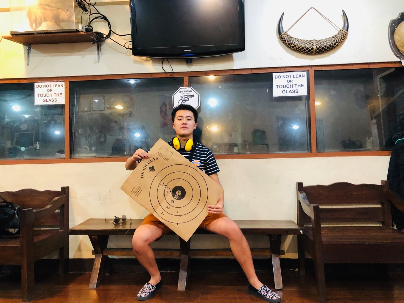 实弹射击or公墓拍大片？| 跟90后小伙儿在马尼拉“玩儿很野”