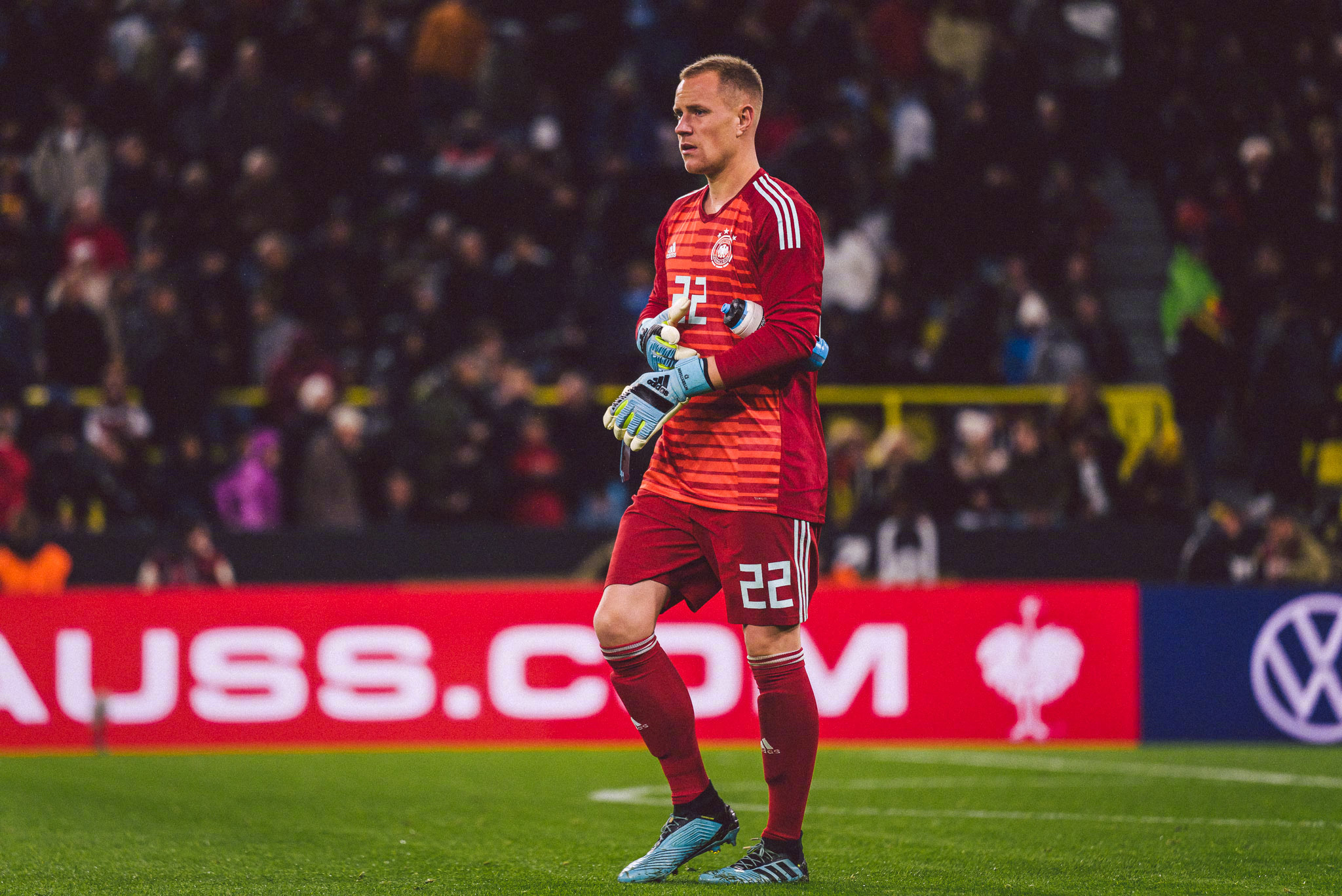 诺伊尔续约,诺伊尔续约到2025年几月