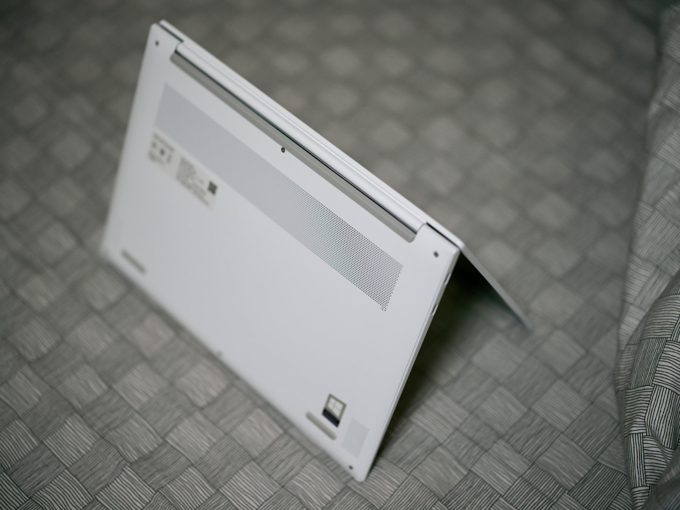 联想yogapro13s碳纤维限量版,联想yoga13s和小新pro14哪个好