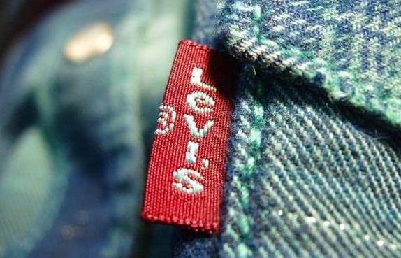 牛仔裤是时尚界的经典,牛仔裤是永不过时的经典