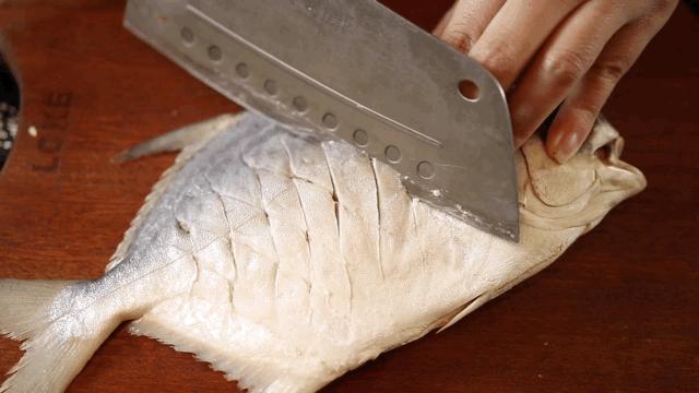 鲳鱼这样做才好吃不煎不炸不清蒸,清蒸鲳鱼最简单的做法第一美食