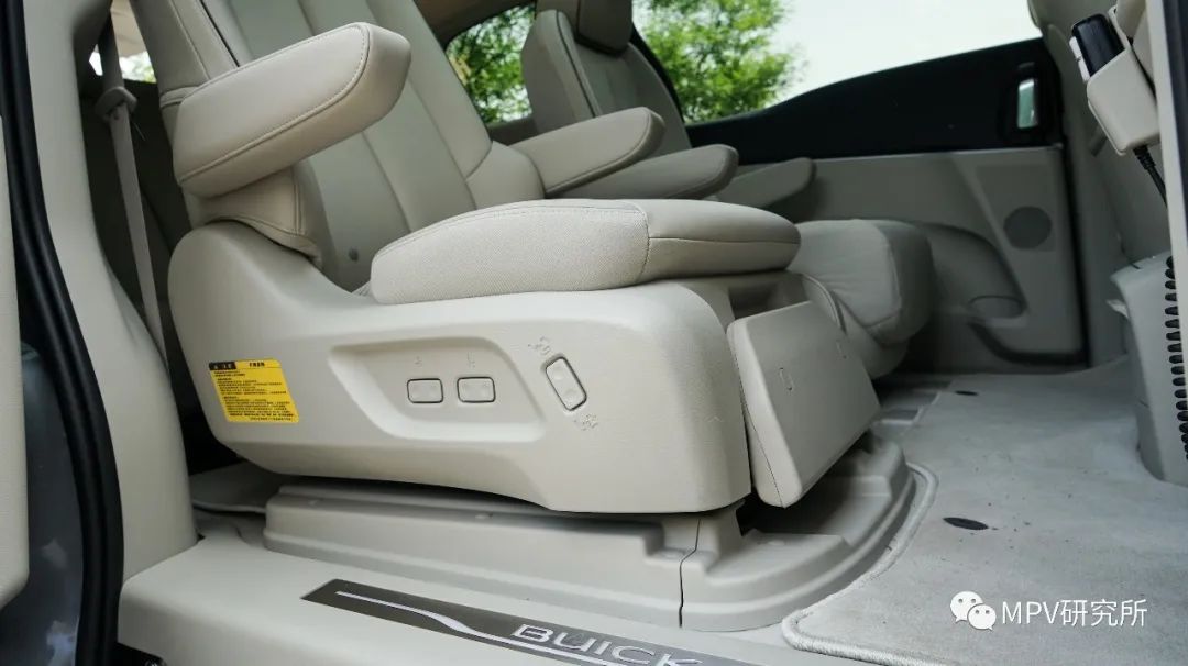 别克新gl8商务车报价及图片,别克gl8es尊享版新车优惠多少