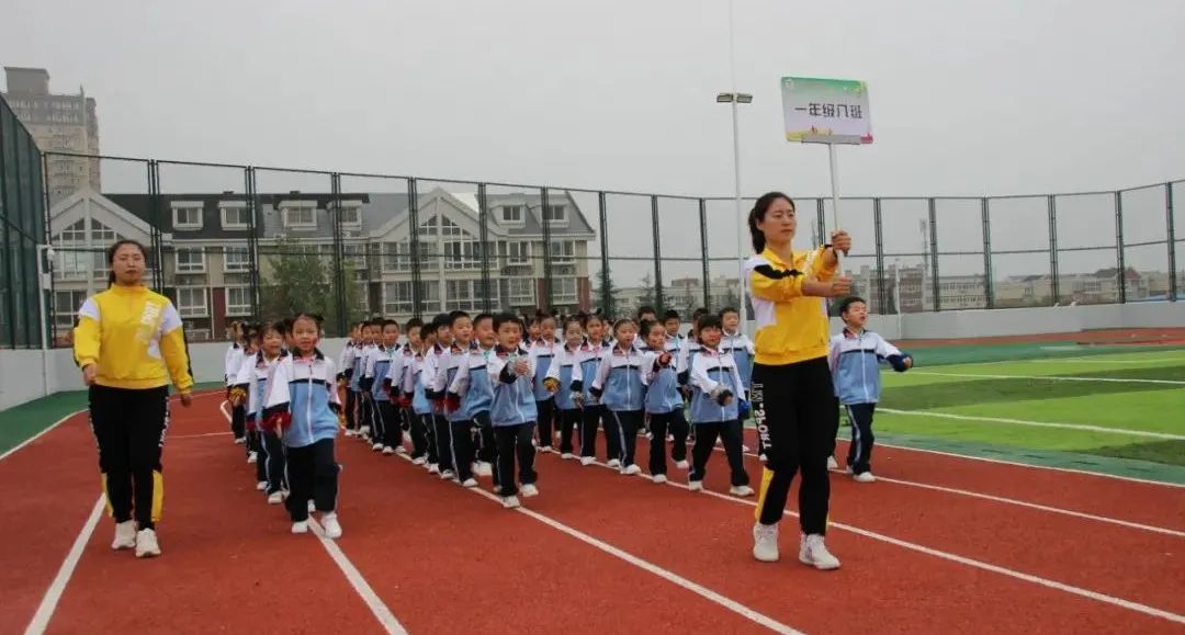 建*党**百年喜迎国庆节——西安经开第二小学队列队形广播*比操**赛