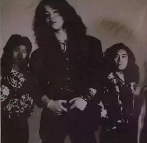 年轻的窦唯与王菲,窦唯为了王菲离开黑豹值得吗