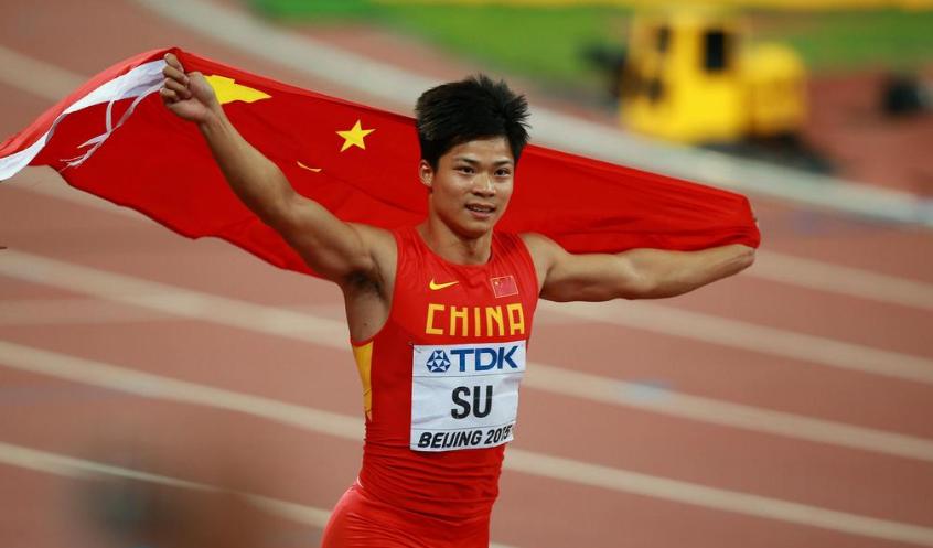 9.98秒，苏炳添打碎亚洲百米赛纪录，创造黄种人的神话，一战封神