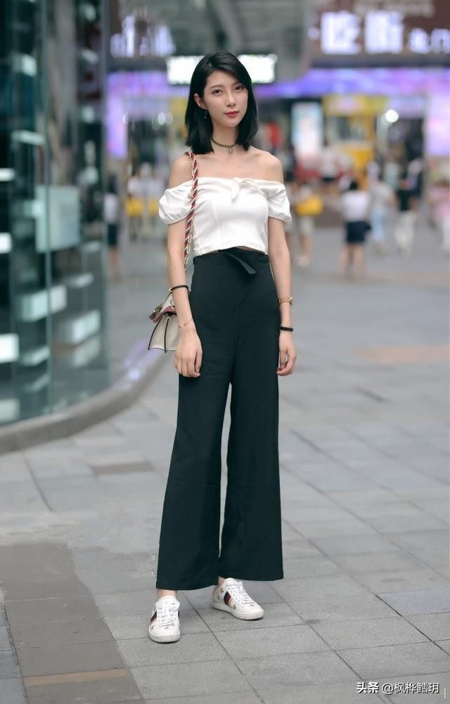 宽松超大黑色西装街拍,黑色西装街拍女