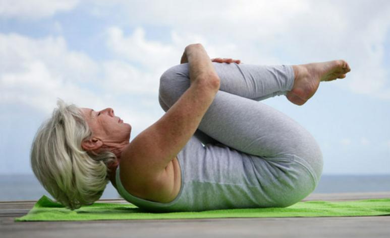 练瑜伽对中老年人有非常大的好处,65岁以上的人还能练养生瑜伽吗