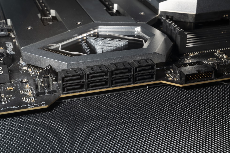 鍗庢搸z490aqua姘村喎瑁呮満,娣卞害瑙ｆ瀽鍗庢搸z490