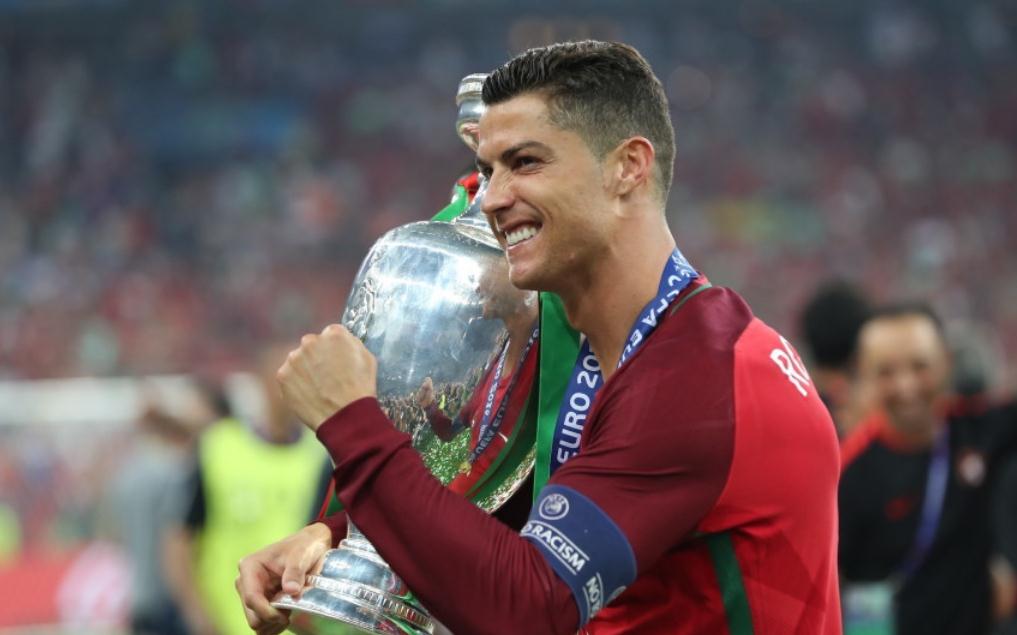 c罗和梅西历史地位,c罗与梅西谁的成就更大