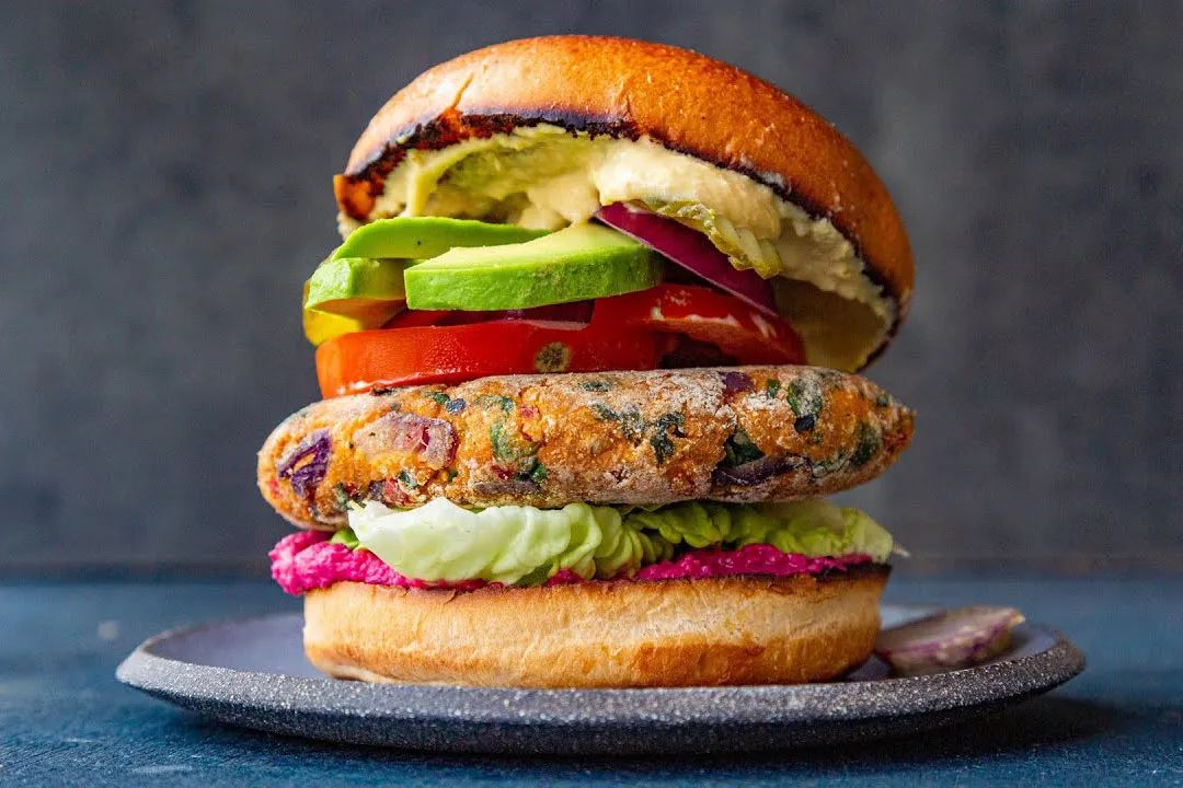 想要汉堡更好吃？赶紧搭配一杯葡萄酒！|富隆酒业