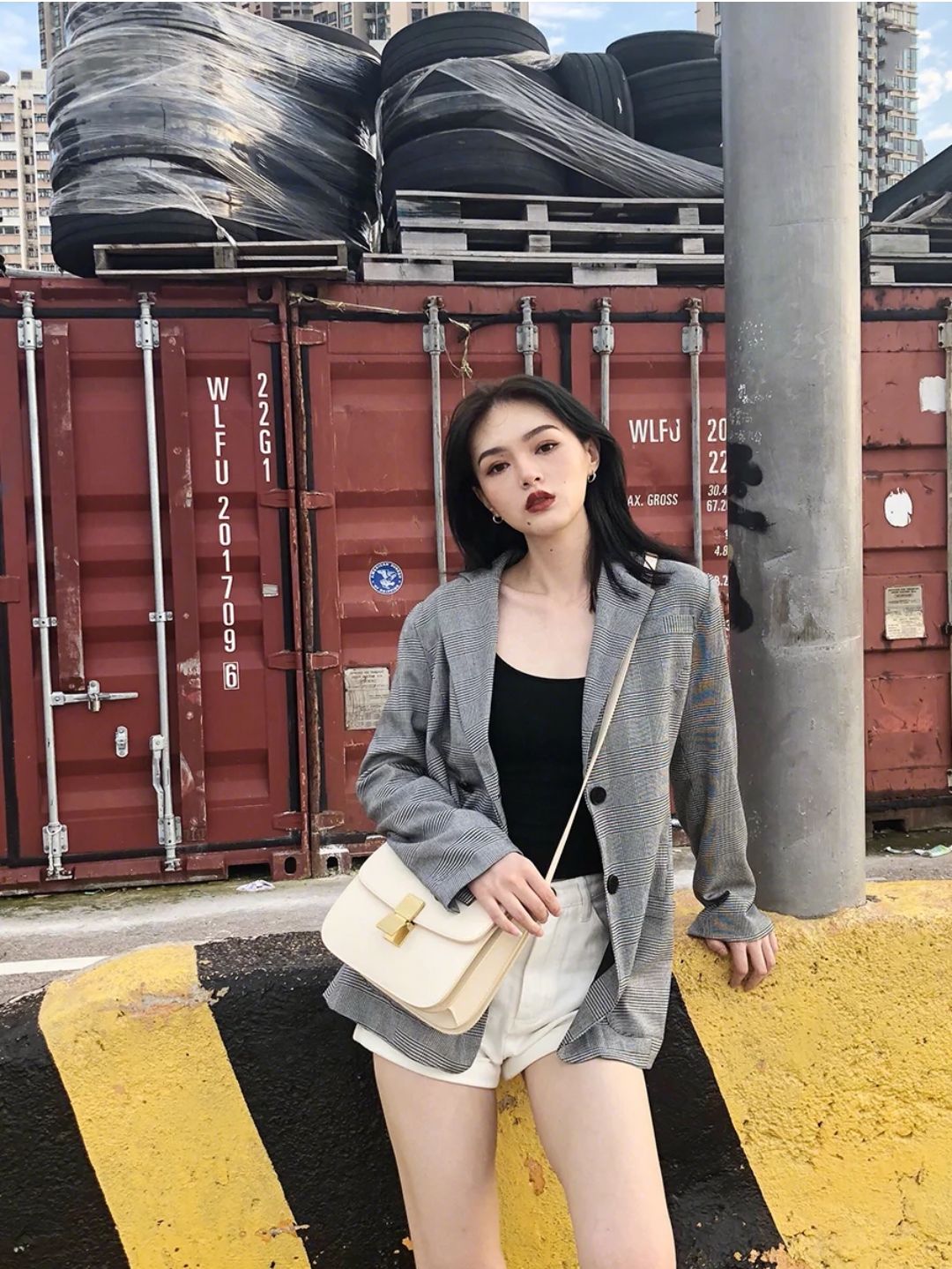 西装短裤上档次版型时尚,黑色西装短裤穿搭高级感