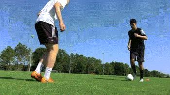 足球技巧踩单车,足球超燃踩单车过人