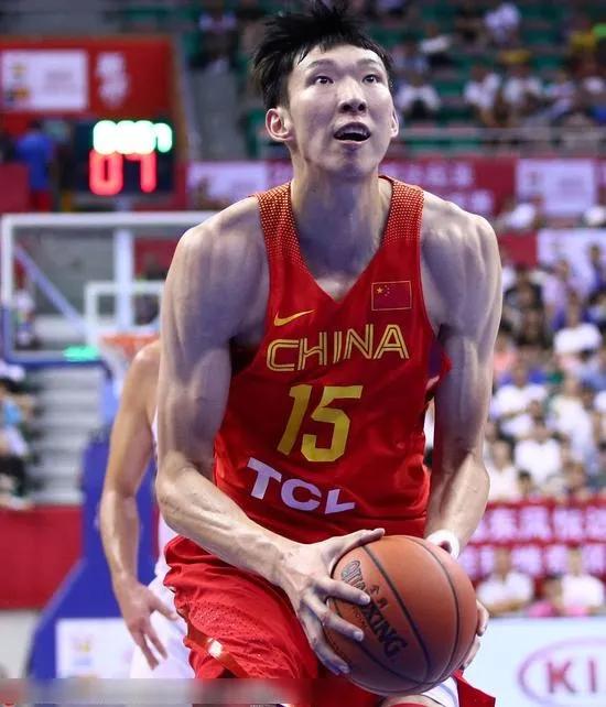 周琦打脸视频集锦,周琦上场穿nike鞋了吗