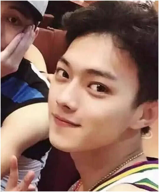 朱一龙是第一个爆火的男明星吗,朱一龙几年前的剧照