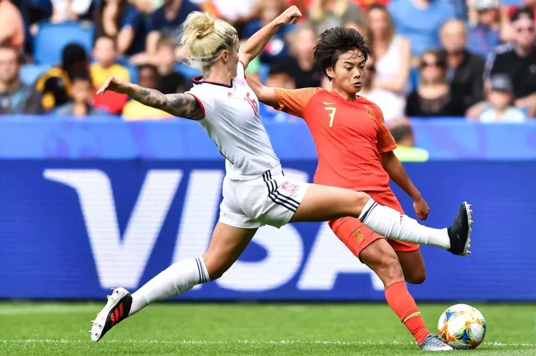 女足拼命救球,中国女足门将十大扑救