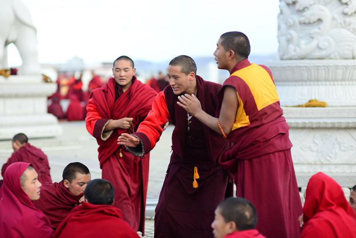 如精灵般存在的藏民们，守护在这片土地之上